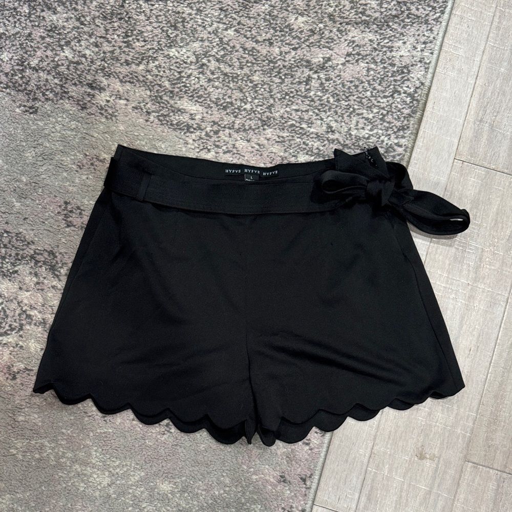 Black Scalloped Waist Tie Shorts Sz Large